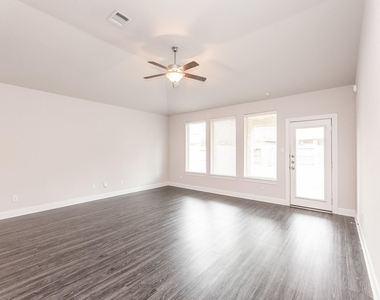 16611 Highland Country Drive - Photo Thumbnail 10