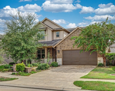 16611 Highland Country Drive - Photo Thumbnail 1