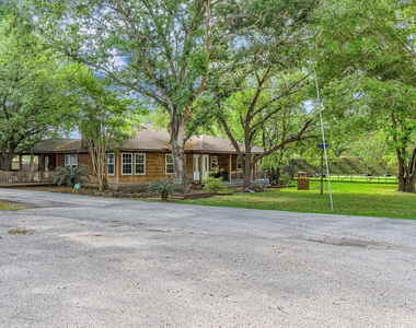 18718 Vickers Road - Photo Thumbnail 2