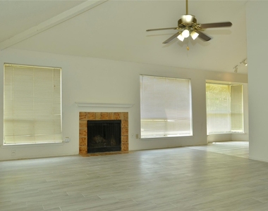 10094 Ash Fork Drive - Photo Thumbnail 2