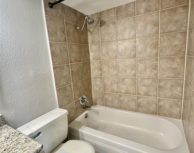 2425 Augusta Dr - Photo Thumbnail 18