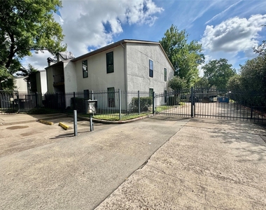 2425 Augusta Dr - Photo Thumbnail 23