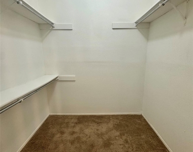 2425 Augusta Dr - Photo Thumbnail 12