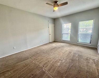 2425 Augusta Dr - Photo Thumbnail 11