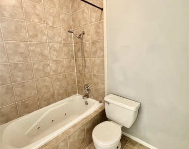 2425 Augusta Dr - Photo Thumbnail 14
