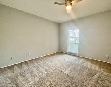 2425 Augusta Dr - Photo Thumbnail 15