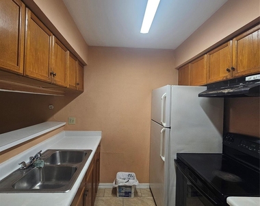 10601 South Drive - Photo Thumbnail 6