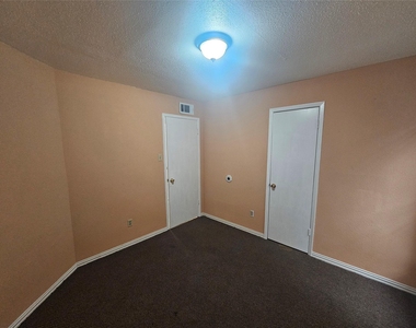 10601 South Drive - Photo Thumbnail 3