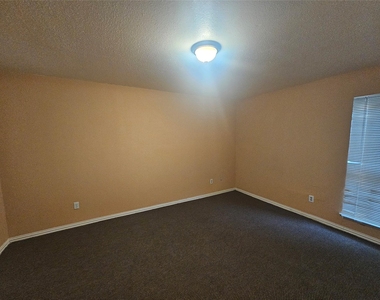 10601 South Drive - Photo Thumbnail 4