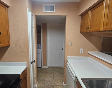 10601 South Drive - Photo Thumbnail 7