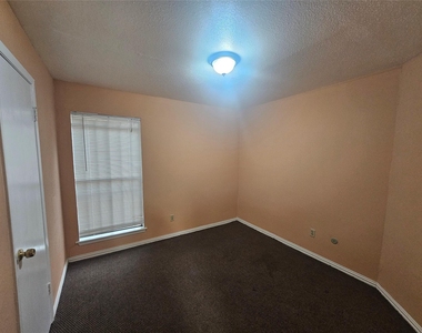 10601 South Drive - Photo Thumbnail 9