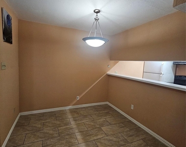 10601 South Drive - Photo Thumbnail 5