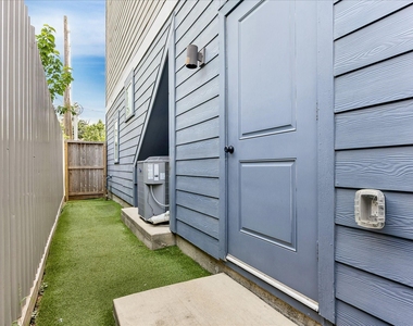 2204 Lou Ellen Lane - Photo Thumbnail 14