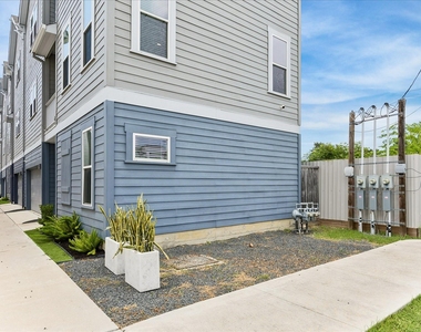 2204 Lou Ellen Lane - Photo Thumbnail 13