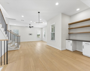 2204 Lou Ellen Lane - Photo Thumbnail 3