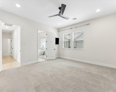 2204 Lou Ellen Lane - Photo Thumbnail 5