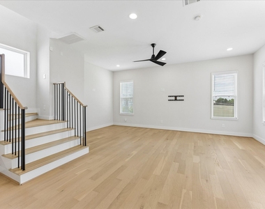 2204 Lou Ellen Lane - Photo Thumbnail 19