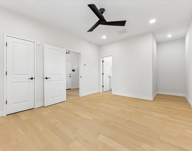 2204 Lou Ellen Lane - Photo Thumbnail 9