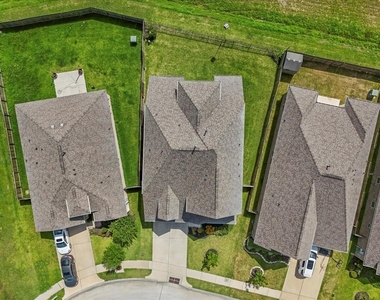 1833 Kenley Way - Photo Thumbnail 37