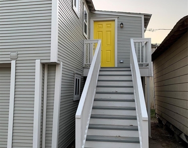 4601 1/2 Hain Street - Photo Thumbnail 2