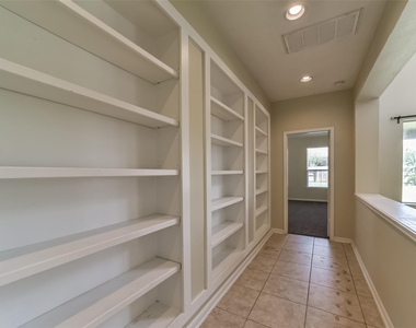 2815 E Trailblazer Lane - Photo Thumbnail 21