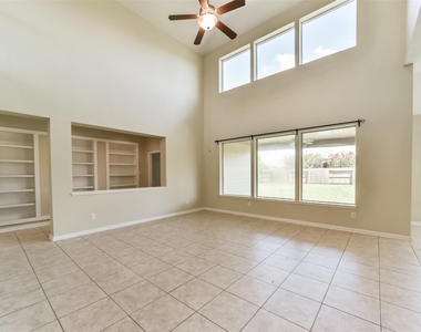 2815 E Trailblazer Lane - Photo Thumbnail 9