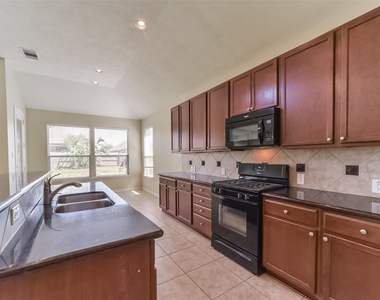 2815 E Trailblazer Lane - Photo Thumbnail 15