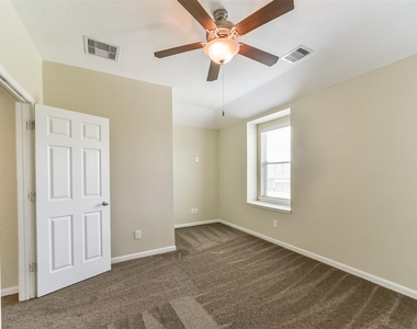 2815 E Trailblazer Lane - Photo Thumbnail 32