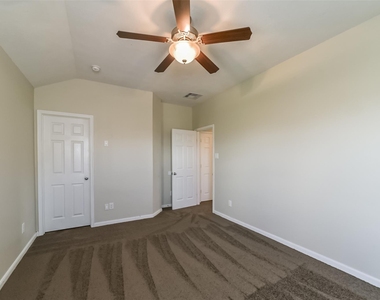 2815 E Trailblazer Lane - Photo Thumbnail 37