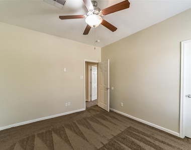 2815 E Trailblazer Lane - Photo Thumbnail 35