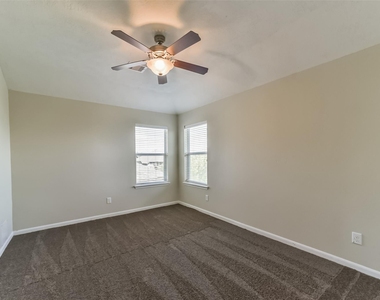 2815 E Trailblazer Lane - Photo Thumbnail 36