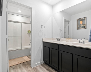 3208 Rainwood Gate Drive - Photo Thumbnail 29