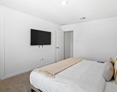 3208 Rainwood Gate Drive - Photo Thumbnail 19