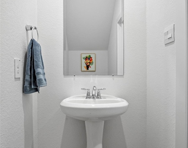3208 Rainwood Gate Drive - Photo Thumbnail 17