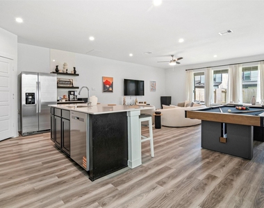 3208 Rainwood Gate Drive - Photo Thumbnail 10