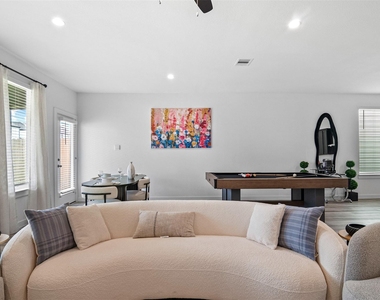 3208 Rainwood Gate Drive - Photo Thumbnail 4