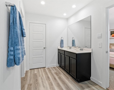 3208 Rainwood Gate Drive - Photo Thumbnail 21