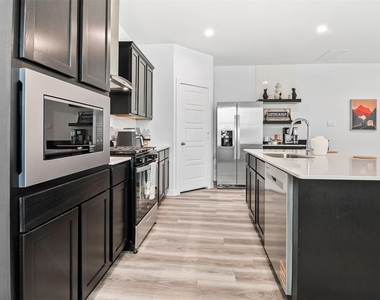 3208 Rainwood Gate Drive - Photo Thumbnail 11