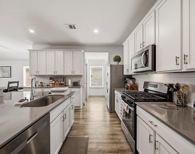 919 Tall Shire Court - Photo Thumbnail 5