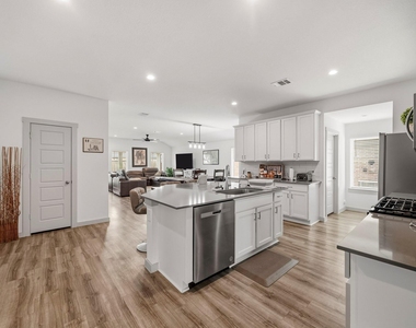 919 Tall Shire Court - Photo Thumbnail 4