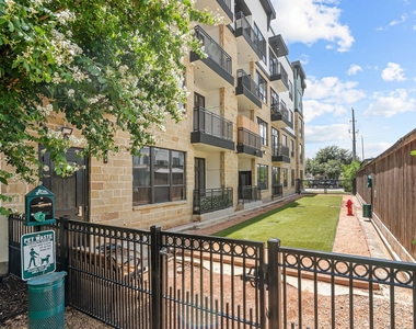 1616 W Dallas Street - Photo Thumbnail 18