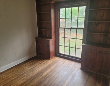911 N Ashbel Street - Photo Thumbnail 4