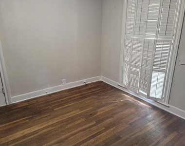 911 N Ashbel Street - Photo Thumbnail 9