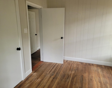 911 N Ashbel Street - Photo Thumbnail 5