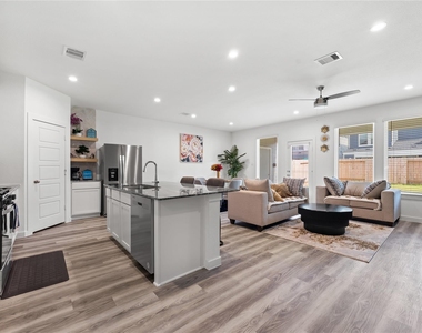 2929 Amherst Meadow Lane - Photo Thumbnail 7