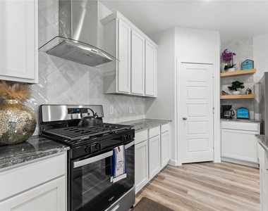 2929 Amherst Meadow Lane - Photo Thumbnail 9