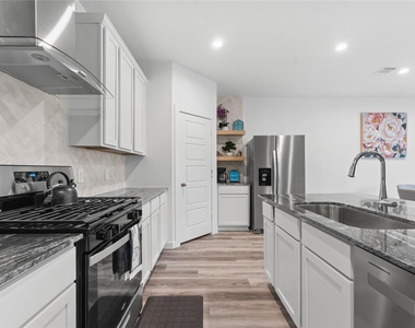 2929 Amherst Meadow Lane - Photo Thumbnail 8