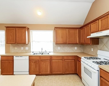 21502 Broadstone Drive - Photo Thumbnail 9