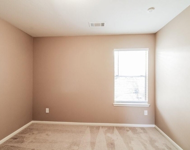 21502 Broadstone Drive - Photo Thumbnail 10