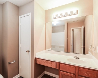 21502 Broadstone Drive - Photo Thumbnail 12